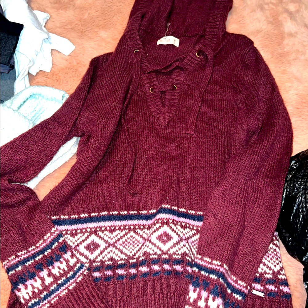 Hooded Isle sweater